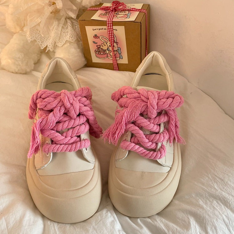 VILZSTUDIOS Trendy sneakers with heart embroidery design