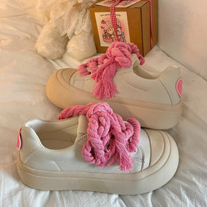 VILZSTUDIOS Trendy sneakers with heart embroidery design