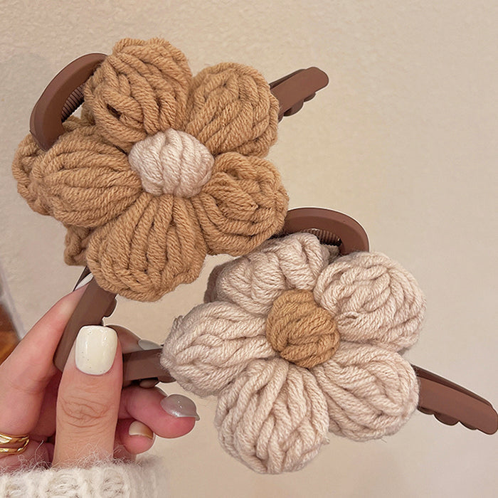 VILZSTUDIOS Floral crochet hair claw accessory
