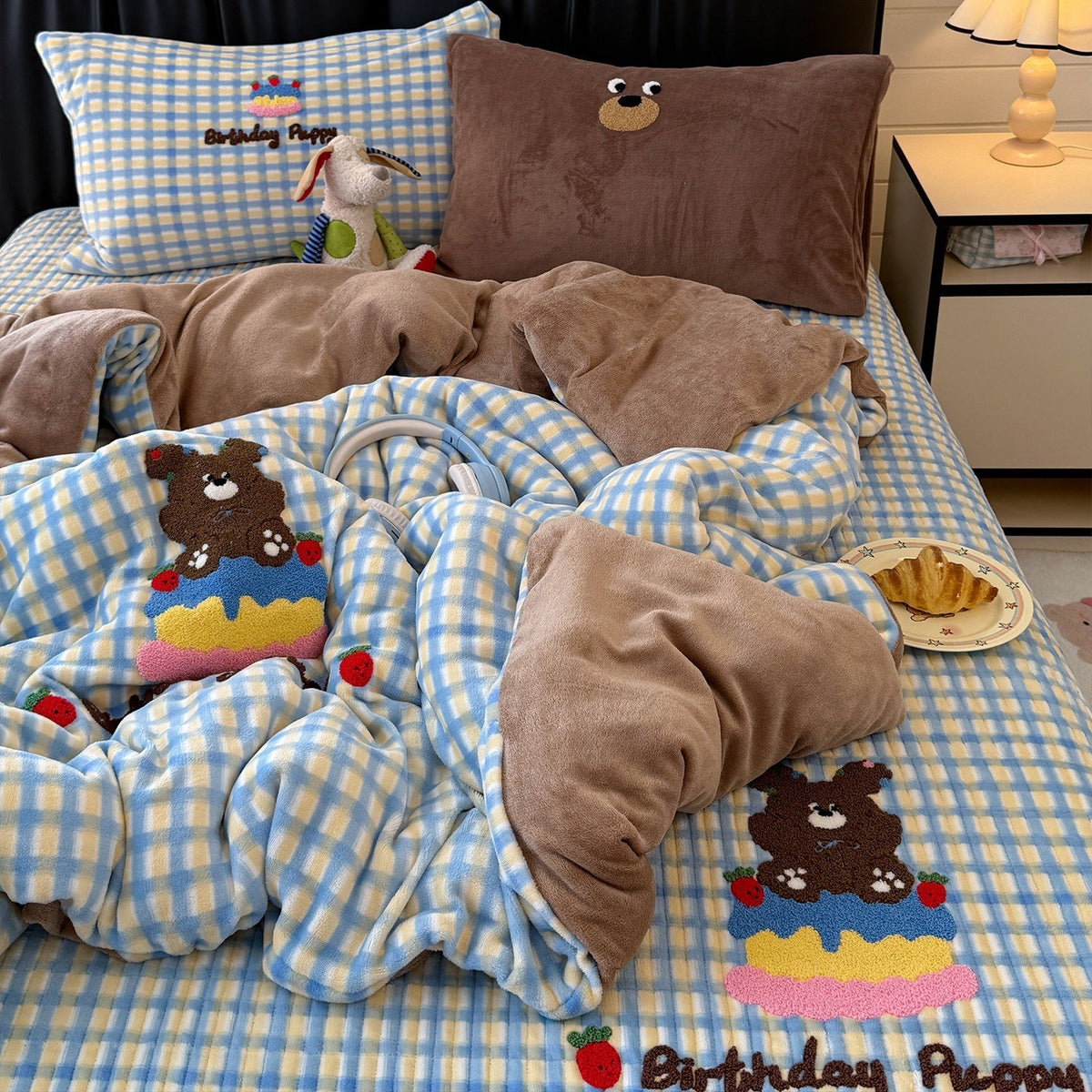 VILZSTUDIOS Multicolor check and stripe fleece bedding set with cartoon animal appliqués