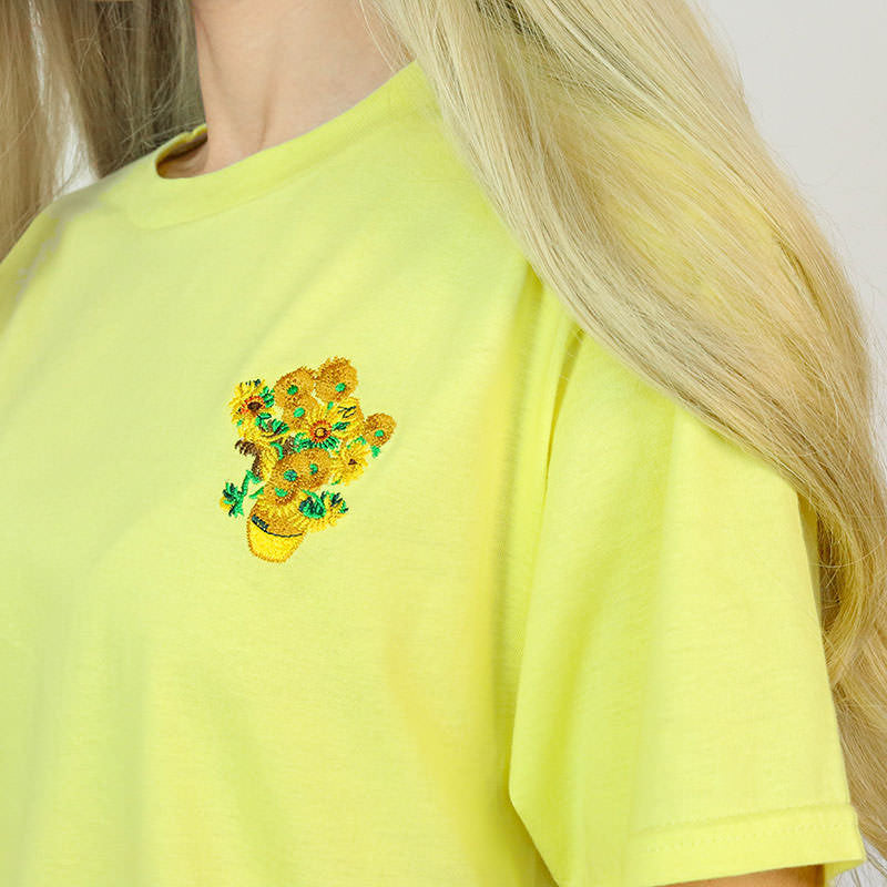 VILZSTUDIOS Artistic graphic tee featuring floral design