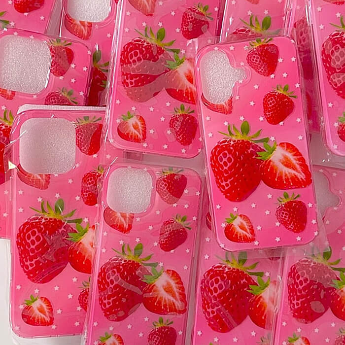 VILZSTUDIOS Stylish phone case with berry graphic design