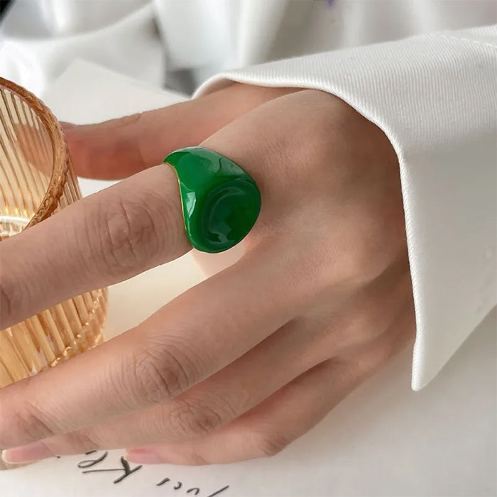VILZSTUDIOS Bold enamel ring for stylish accessories