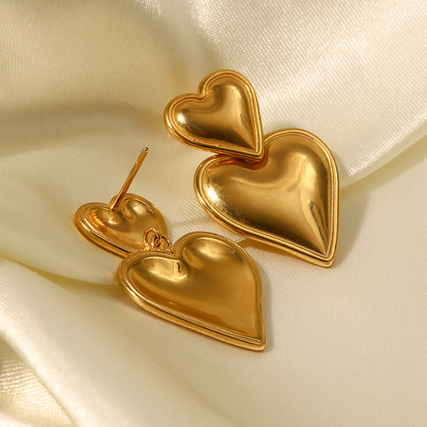 VILZSTUDIOS Heart shaped statement earrings made of zinc alloy