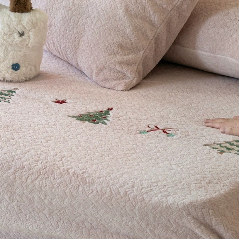 VILZSTUDIOS soft-colored fleece fitted sheet with embossed texture and embroidered botanical motifs