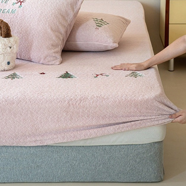 VILZSTUDIOS soft-colored fleece fitted sheet with embossed texture and embroidered botanical motifs