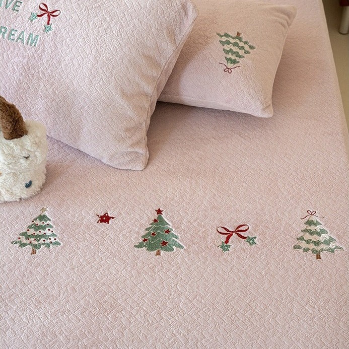 VILZSTUDIOS soft-colored fleece fitted sheet with embossed texture and embroidered botanical motifs