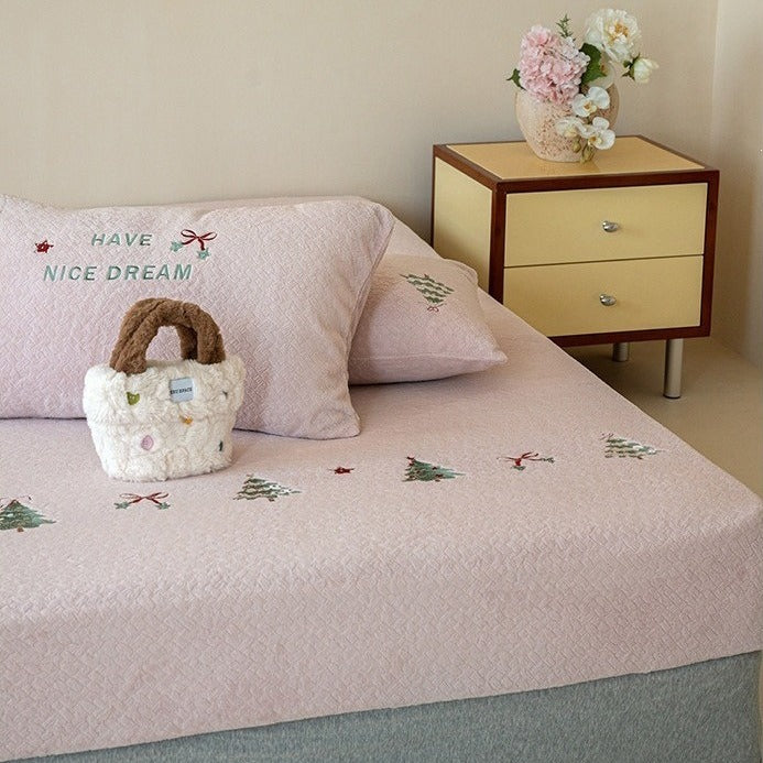 VILZSTUDIOS soft-colored fleece fitted sheet with embossed texture and embroidered botanical motifs