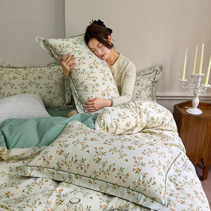 VILZSTUDIOS Earthy and soft lilac botanical duvet cover set with contrast-piped flange pillowcases