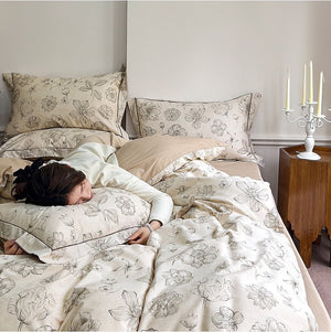 VILZSTUDIOS Earthy and soft lilac botanical duvet cover set with contrast-piped flange pillowcases