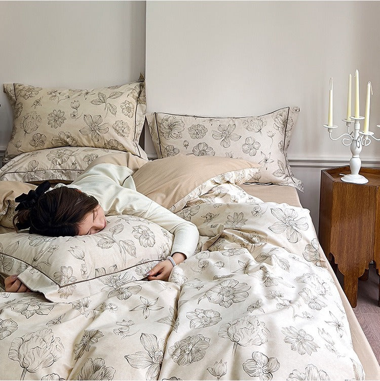 VILZSTUDIOS Earthy and soft lilac botanical duvet cover set with contrast-piped flange pillowcases