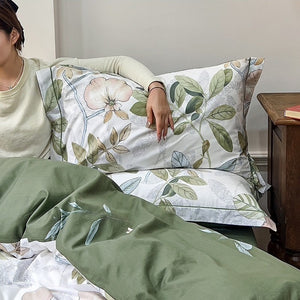 VILZSTUDIOS Earthy and soft lilac botanical duvet cover set with contrast-piped flange pillowcases