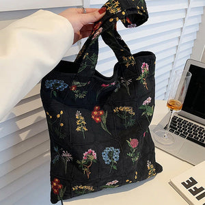 VILZSTUDIOS Stylish tote bag with floral embroidery design