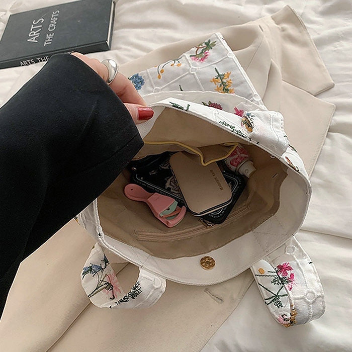 VILZSTUDIOS Stylish tote bag with floral embroidery design