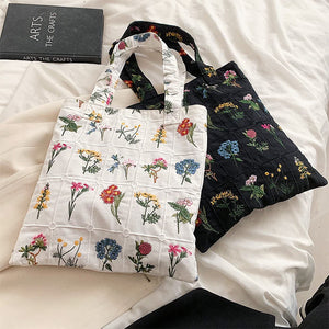 VILZSTUDIOS Stylish tote bag with floral embroidery design