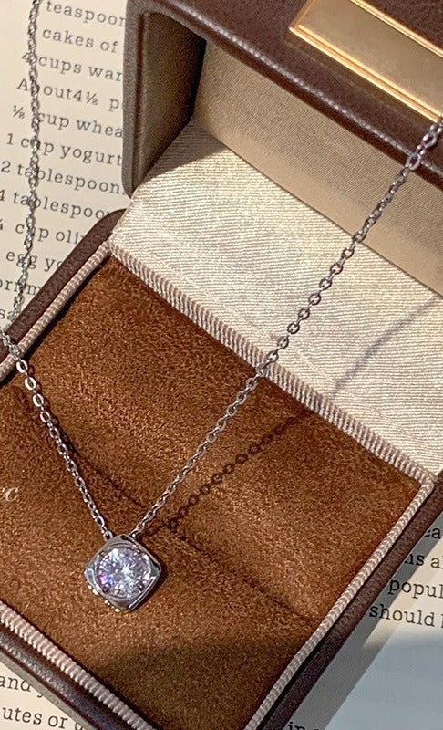 VILZSTUDIOS silver-tone clear stone pendant necklace