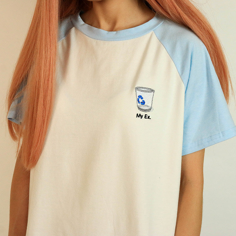 VILZSTUDIOS Casual raglan tee featuring blue sleeves and embroidery