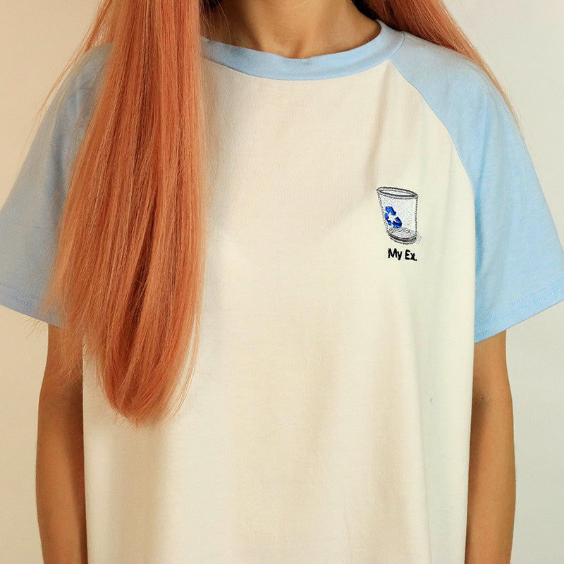 VILZSTUDIOS Casual raglan tee featuring blue sleeves and embroidery