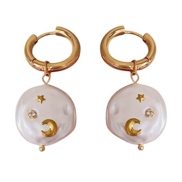 VILZSTUDIOS Elegant pearl earrings with moon and star charms
