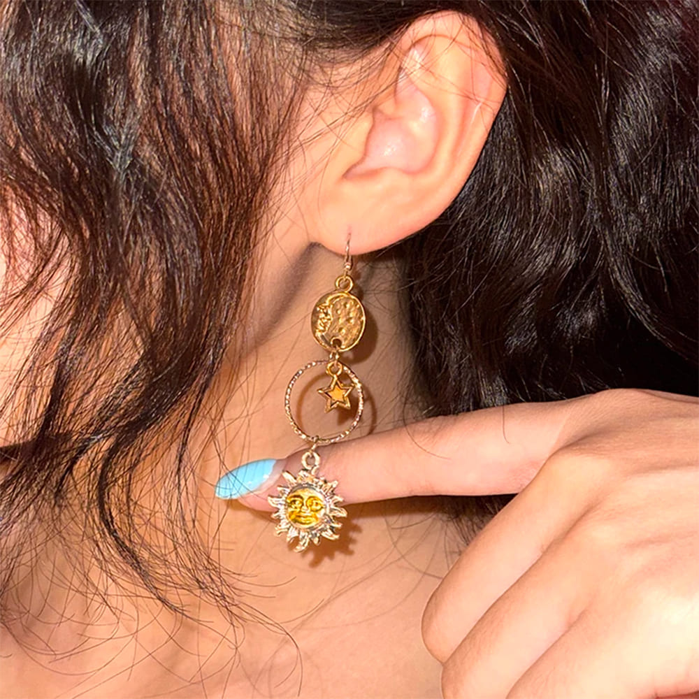VILZSTUDIOS Stylish earrings featuring sun and moon design