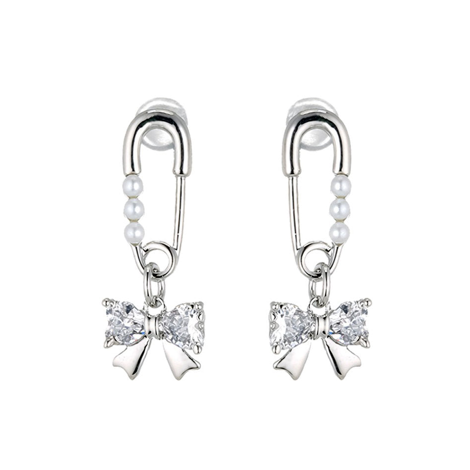 VILZSTUDIOS Stylish silver-tone safety pin earrings with pearls and crystal
