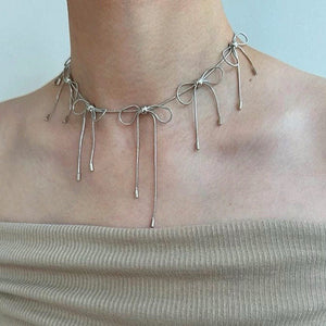 VILZSTUDIOS Choker necklace with bow design