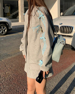 VILZSTUDIOS Stylish grey zip-up track jacket with blue stripes and bows