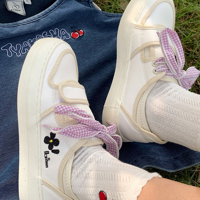 VILZSTUDIOS Charming floral gingham sneakers for stylish outfits