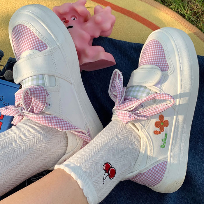 VILZSTUDIOS Charming floral gingham sneakers for stylish outfits