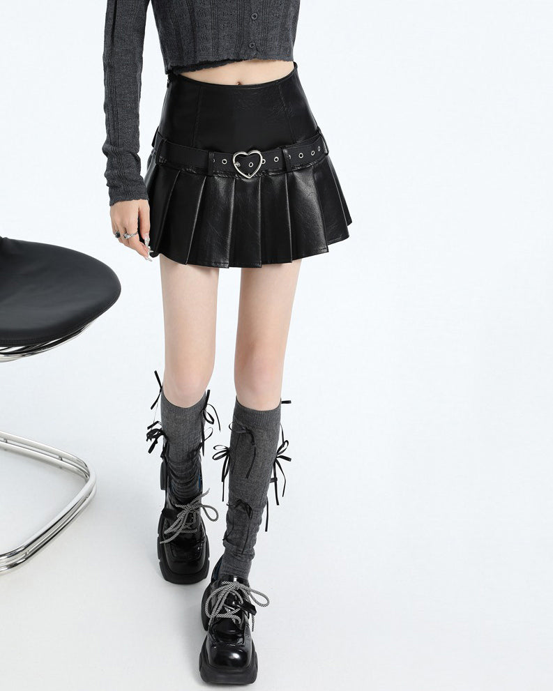 VILZSTUDIOS Charming pleated skirt with heart buckle belt