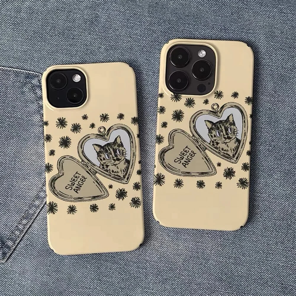 VILZSTUDIOS Cat heart locket phone case design