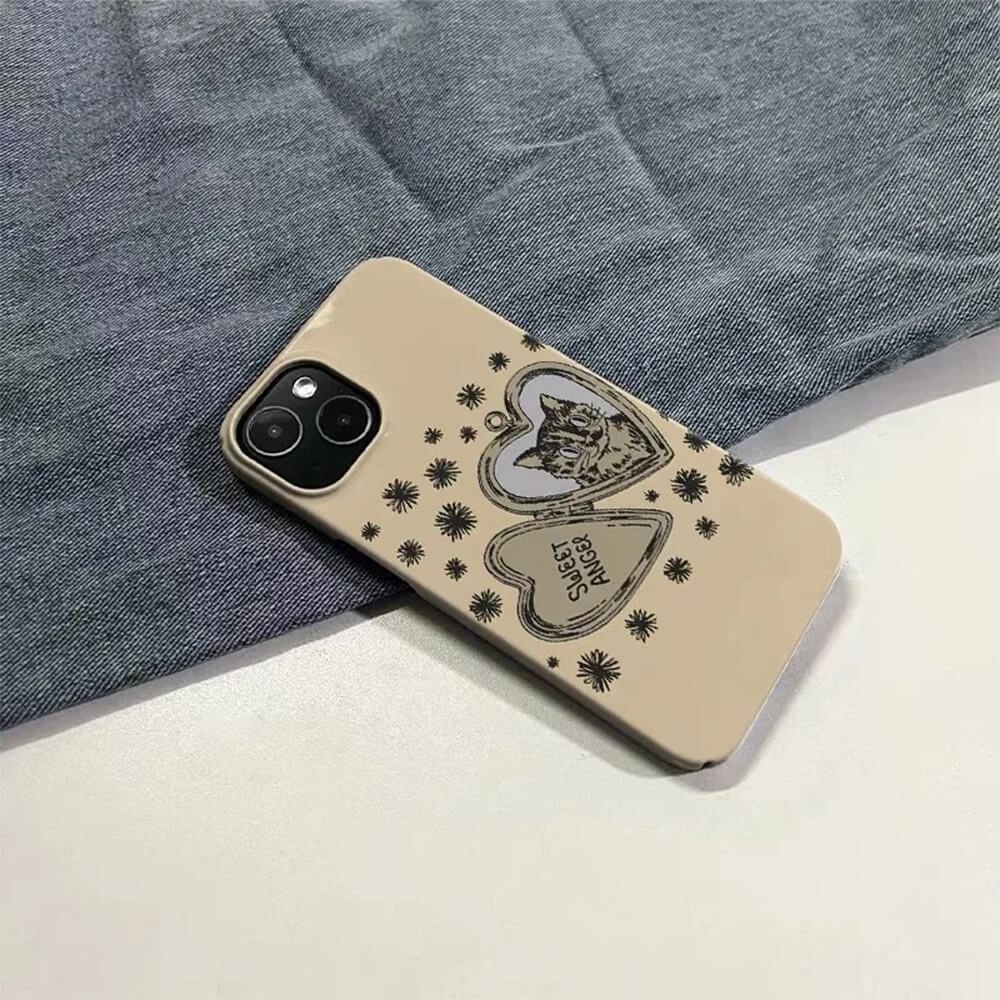 VILZSTUDIOS Cat heart locket phone case design