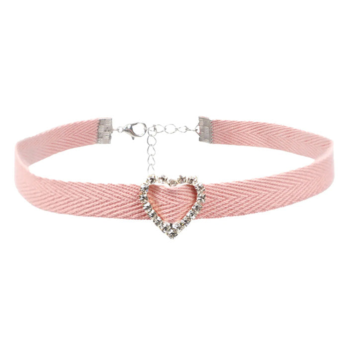 VILZSTUDIOS Charming heart choker accessory for fashion enthusiasts
