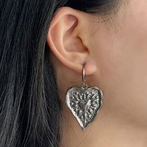 VILZSTUDIOS Charming heart pendant earrings in zinc alloy
