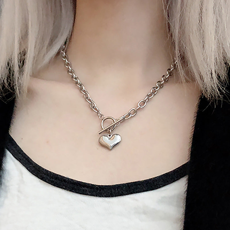 VILZSTUDIOS Stylish heart pendant necklace for fashion enthusiasts