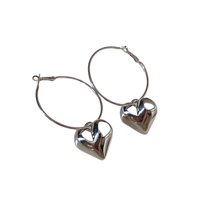VILZSTUDIOS Heart shaped earrings by VILZSTUDIOS