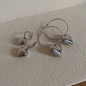VILZSTUDIOS Heart shaped earrings by VILZSTUDIOS
