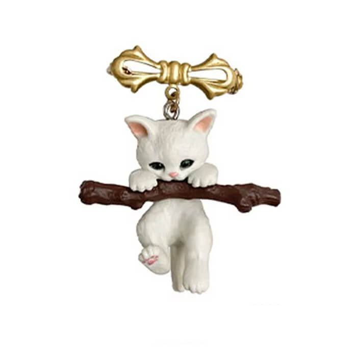 VILZSTUDIOS Charming kitty enamel brooch for fashion accessories