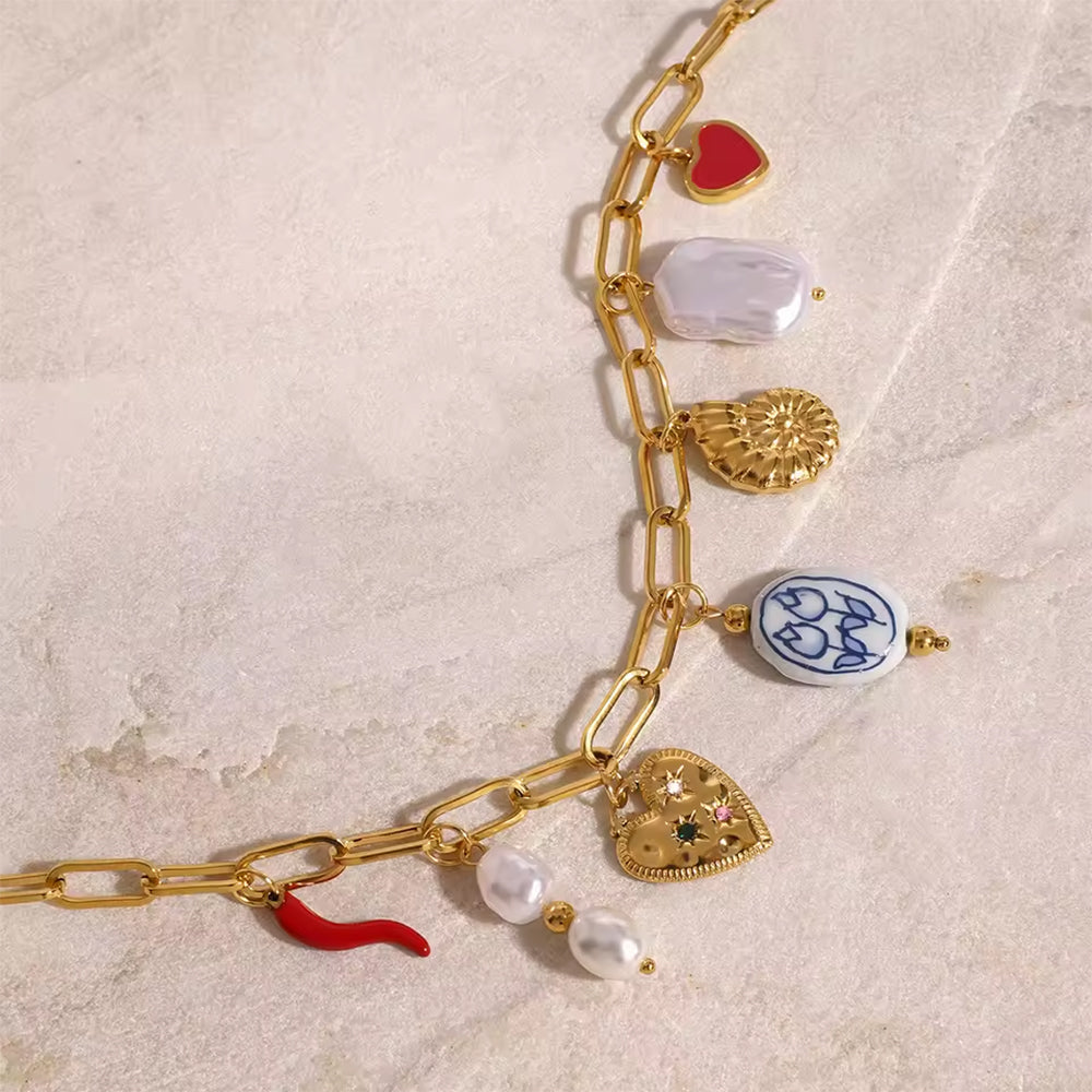 VILZSTUDIOS Stylish charm necklace with gold-toned chain and unique charms