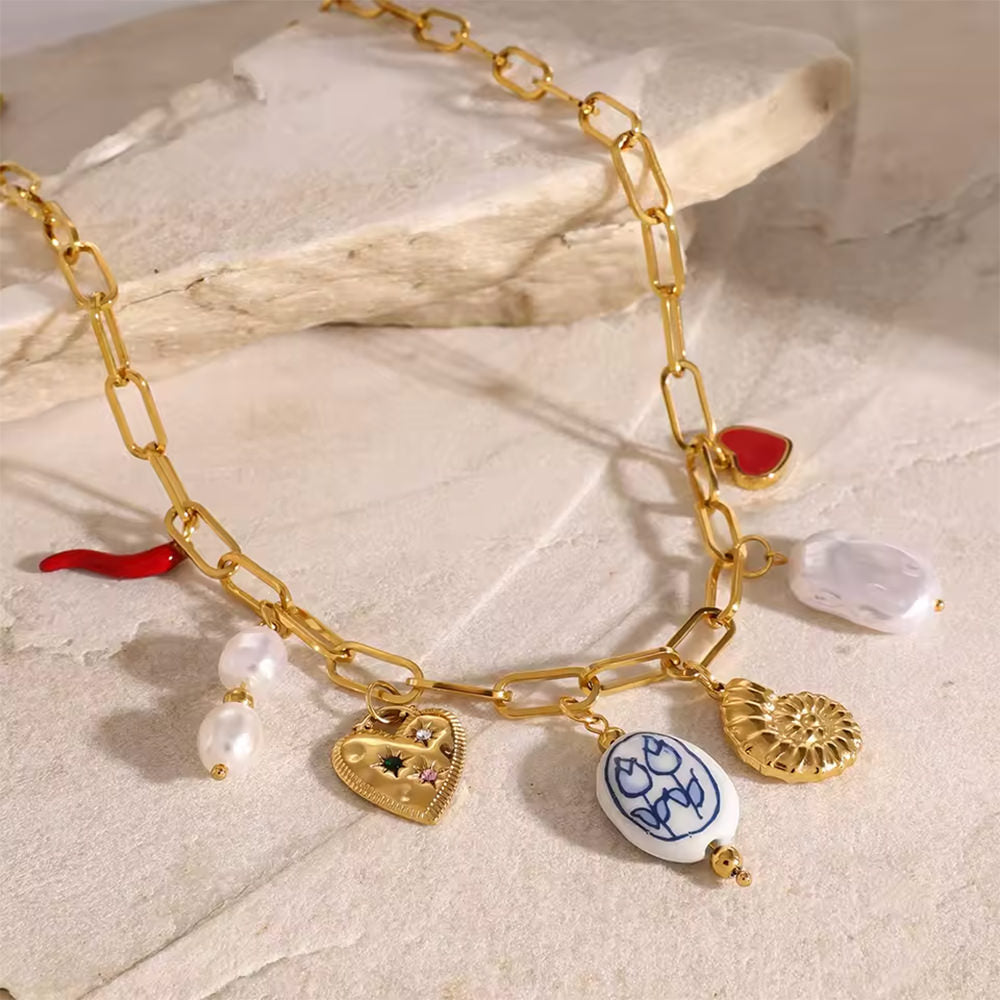VILZSTUDIOS Stylish charm necklace with gold-toned chain and unique charms