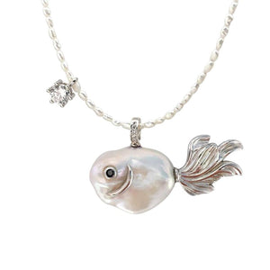 VILZSTUDIOS Elegant pearl fish pendant necklace