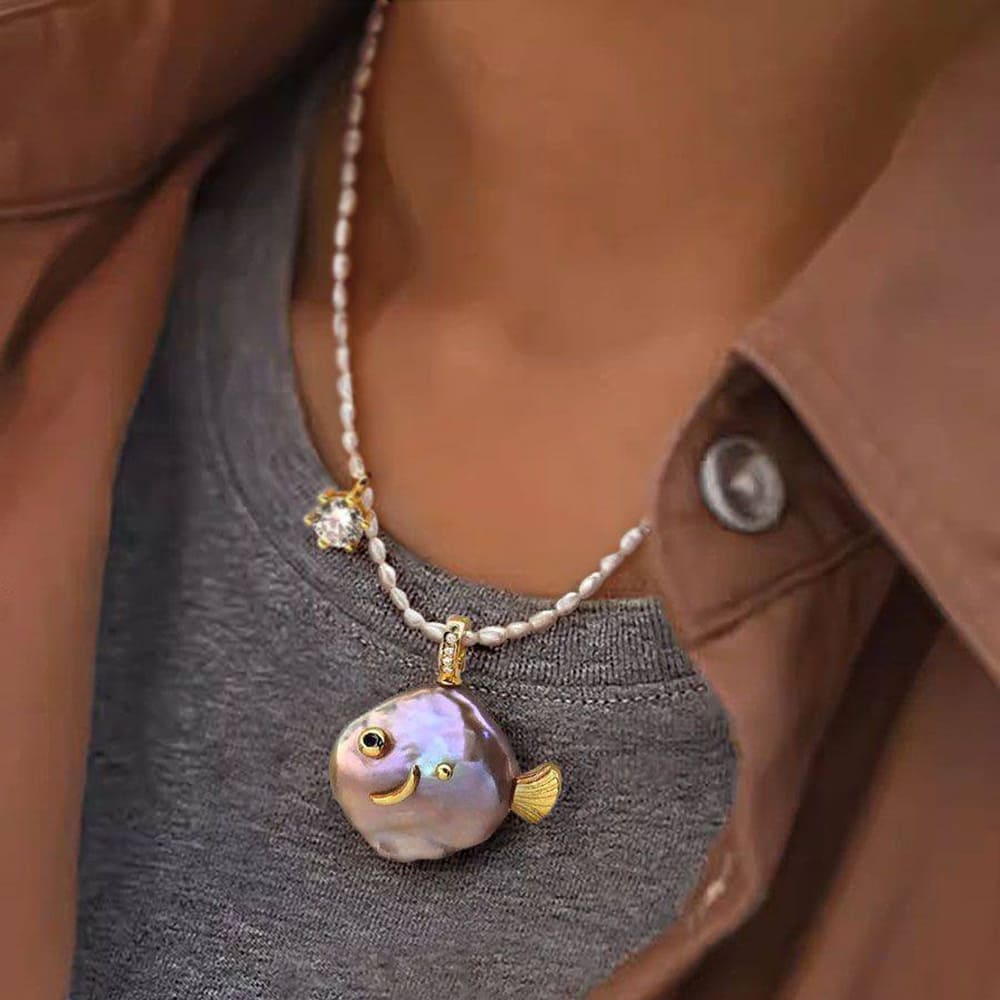 VILZSTUDIOS Elegant pearl fish pendant necklace