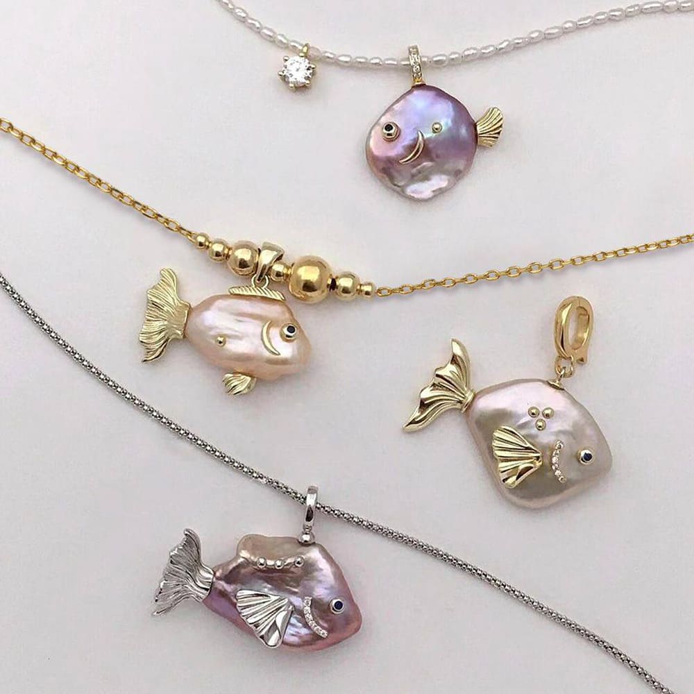 VILZSTUDIOS Elegant pearl fish pendant necklace