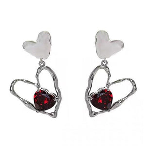 VILZSTUDIOS Charming heart earrings with red stone design