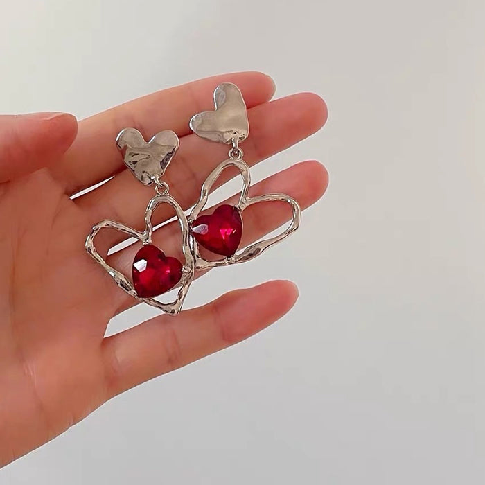 VILZSTUDIOS Charming heart earrings with red stone design
