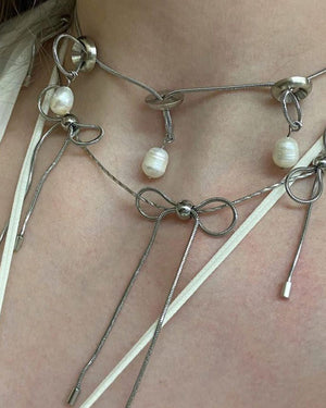 VILZSTUDIOS Stylish silver bow choker accessory