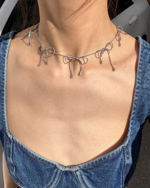 VILZSTUDIOS Stylish silver bow choker accessory