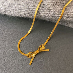 VILZSTUDIOS Stylish metal bow choker necklace for fashion enthusiasts