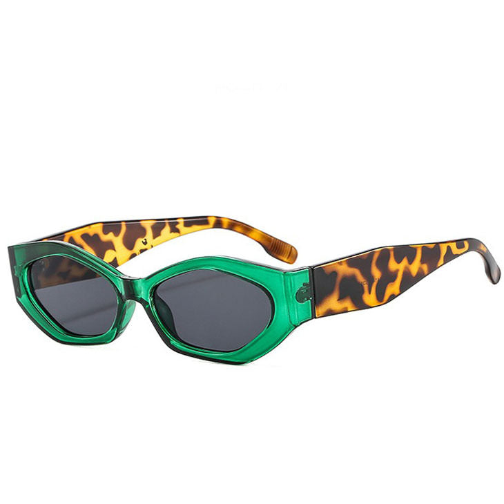 VILZSTUDIOS Oversized cat eye sunglasses with gradient tinted lenses