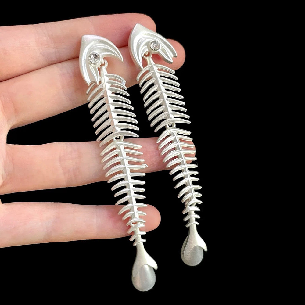 VILZSTUDIOS Stylish fishbone earrings with pearl drop